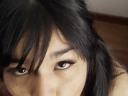 Chica despierta dando una mamada 1/16