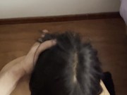 Chica despierta dando una mamada 7/16