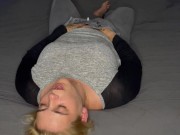 Selbstbefriedigung auf dem Bett multiple Orgasmen zittern Zucken stöhnen schreien Fingern feucht 5/16