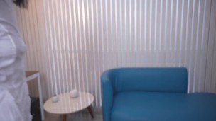 POV - BRUNETTE le hace a su JEFE una MADAMA MOJADA & un CREMPIE para que no la despida