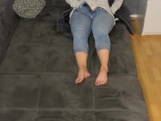 Masturbieren Couch Jeans zittern Zucken stöhnen multiple Orgasmen Kitzler reiben ich komme 5/16