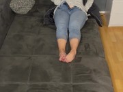 Masturbieren Couch Jeans zittern Zucken stöhnen multiple Orgasmen Kitzler reiben ich komme 7/16