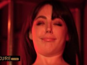 The fantasy of a couple in a swinger club 16/16