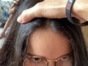 Nerd morena e peituda fazendo boquete profundo no pau grande do Wellington Prado 8/16