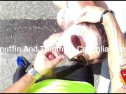 Ciclista scopa una passante in strada (SBORRA IN BOCCA) 13/16