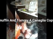 Operaio torna a casa e scopa la sorellastra 1/16