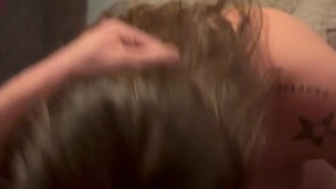 A mi vecina le encanta chupar hasta el fondo