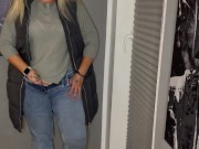 Selbstbefriedigung stehen Jeans ich komme zweimal multiple Orgasmen Klitoris satisfyer feucht geil 9/16