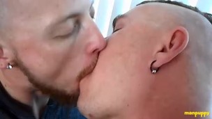 Hot Dudes Enjoy Tongue Slurping And Hard Kissing