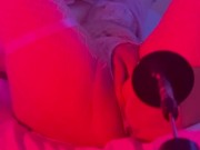 Culona en medias rosas masturbandose con diodos vaginal y anal 13/16