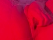 Culona en medias rosas masturbandose con diodos vaginal y anal 16/16