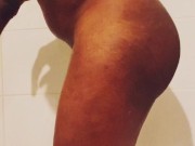 Fenty dans la douche 9/16