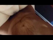 Cuando me aburro juego con una verga, la que tenga a mano de quien sea, como el electricista. 15/16