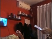 Cuando me aburro juego con una verga, la que tenga a mano de quien sea, como el electricista. 5/16