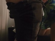 safada do Tinder flagrada sentando gostoso e engolindo porra enquanto assistia um filme 5/16