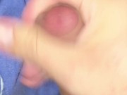 botando mi leche espesa en la cama