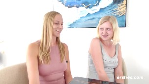 Ersties - Anna M hat ihre erste lesbische Erfahrung mit der wunderschönen blonden Sirena