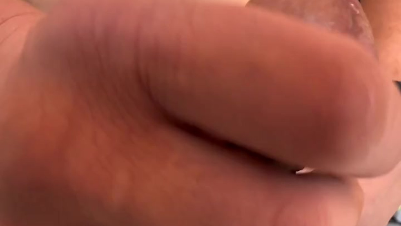 Man masturbates in front of his horny wife and she films him jerking off - Vidéo de sexe gratuite - RedTube