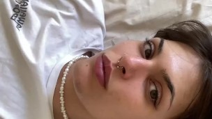 Masturbandome, para que venjas a darme tu...