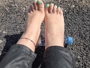 I would like semen from your big cock on my feet 9/16