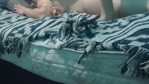 Quitándole su vestido mientras le hago masajes