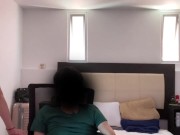 LO SIENTO EN SU SILLA Y LE DOY UNOS SENTONES A MI HERMANASTRO HASTA QUE SE VENGA 16/16