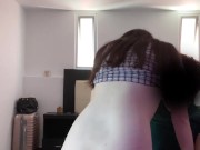 LO SIENTO EN SU SILLA Y LE DOY UNOS SENTONES A MI HERMANASTRO HASTA QUE SE VENGA 3/16