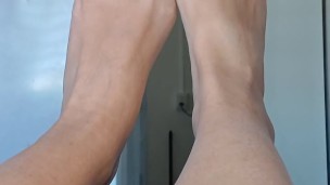 Jugando con mis pies mientras veo television