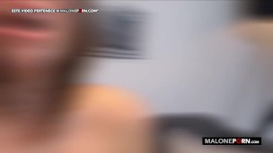 Joven follando con su madrastra termina en su culo!