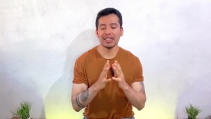 Enfermo de la cruz roja dotado de 20cm de verga y joven universitario se hacen sexo oral en la ducha