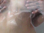 TOMANDO UNA DUCHA SOLA 3/16