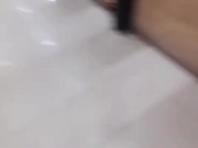 No aguante y me masturbe en baño público