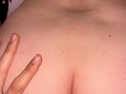 SE LA CHUPO RAPIDITO A ESCONDIDAS DE MI FAMILIA Y LUEGO LE PIDO QUE ME LA META ... 15/16