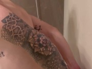 Disfrutando un ratito en la ducha 10/16