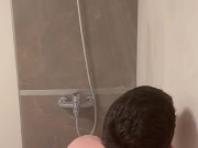 Disfrutando un ratito en la ducha 12/16