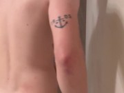 Disfrutando un ratito en la ducha 9/16