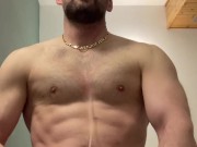 Muscle guy wank his cock and squirt a big load on his chest