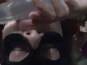 mi padrastro se viene en mi mientras chupo mi juguete para el 15/16