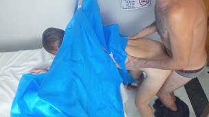 Ginecologista safado meteu a rola na hora do exame!