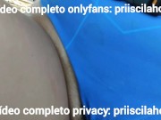 Rabuda gostosa se exibindo na rua 10/16