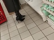 Incontro con un FANS e mi toglie lo slip in un parco pubblico - nikylanonella 10/16