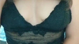 me puse la lenceria que me regalo mi esposo para enseñarle a mi amante como que queda