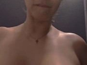 Whatsapp masturbation mutuelle depuis les chiottes d'une discothèque 10/16