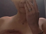 Whatsapp masturbation mutuelle depuis les chiottes d'une discothèque 4/16