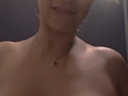 Whatsapp masturbation mutuelle depuis les chiottes d'une discothèque 6/16