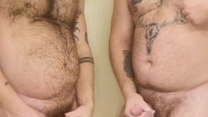 Wet Blowjob in the showers