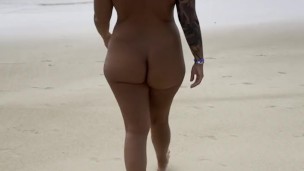 🥵NAKED GIRL🥵 Playing On The Nudist Beach😏