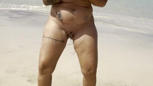 💦Pissing On The Beach🫢 Im VERY NAUGHTY🥵