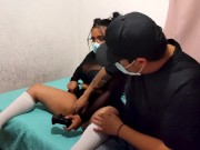 MEXICANA CULONA se QUEDA A SOLAS con su CUÑADO y le PARA las NALGAS PARA UN BESO NEGRO 12/16