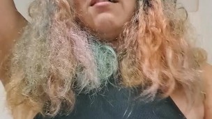 Vaquera experta en montar.